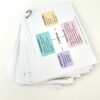 Fiches plastifiées de révision pour auxiliaires de puériculture, organisées en anneau, avec schémas et repères sur les maladies infantiles comme l’asthme.