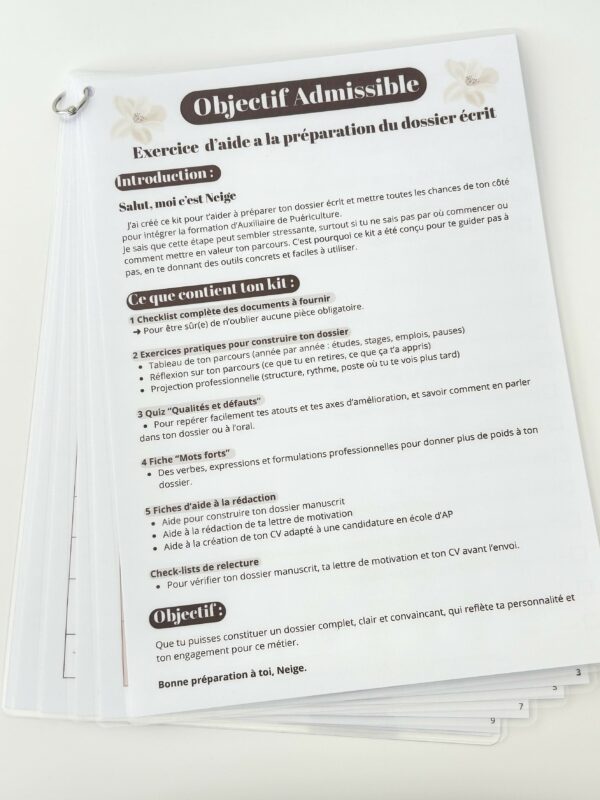 Fiches plastifiées du kit Objectif Admissible pour préparer le dossier écrit d’admission en école d’auxiliaire de puériculture.