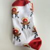 chaussettes-noel-renne-auxiliaire-de-puericulture Chaussettes de Noël blanches avec motifs rennes et détails rouges, accessoire festif inclus dans la Box de Noël auxiliaire de puériculture.