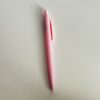 stylo-rose-fourniture-box-noel-ap Stylo rose simple et élégant, fourni dans la Box de Noël auxiliaire de puériculture.